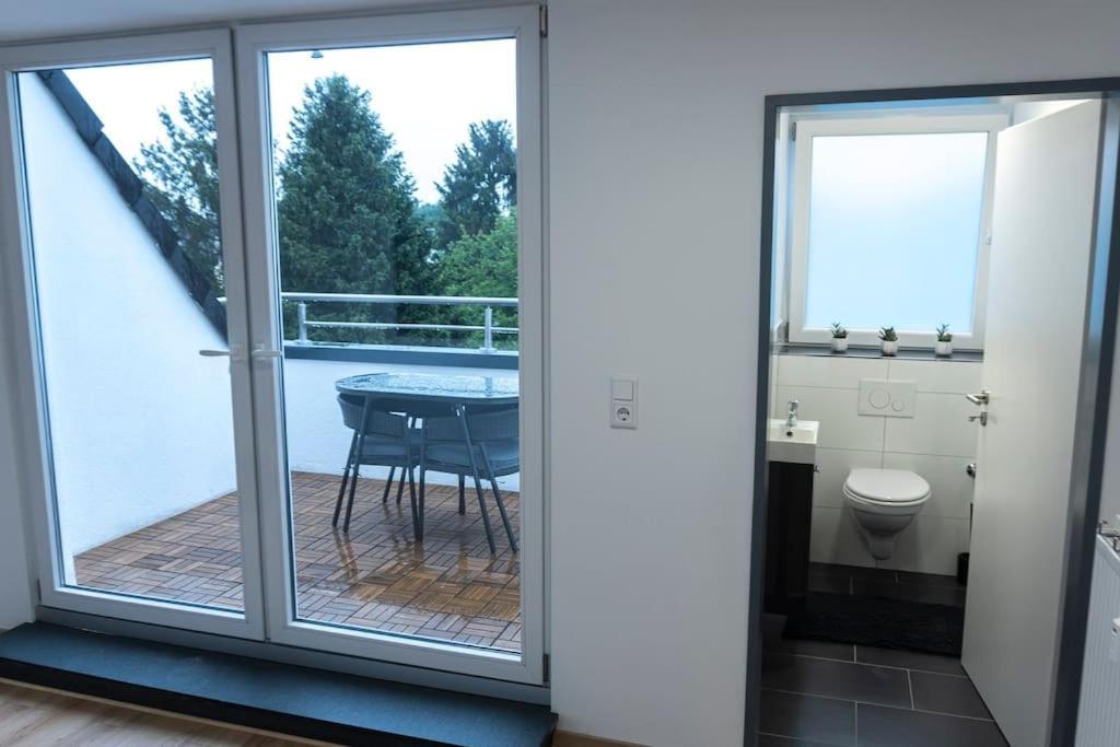 Moderne Ferienwohnung In Gelsenkirchen-Schalke Fuer 1 Bis 7 Personen Mit Terrasse, Ideal Fuer Gruppen & Stadionbesuche المظهر الخارجي الصورة