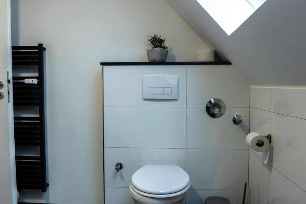 Moderne Ferienwohnung In Gelsenkirchen-Schalke Fuer 1 Bis 7 Personen Mit Terrasse, Ideal Fuer Gruppen & Stadionbesuche المظهر الخارجي الصورة