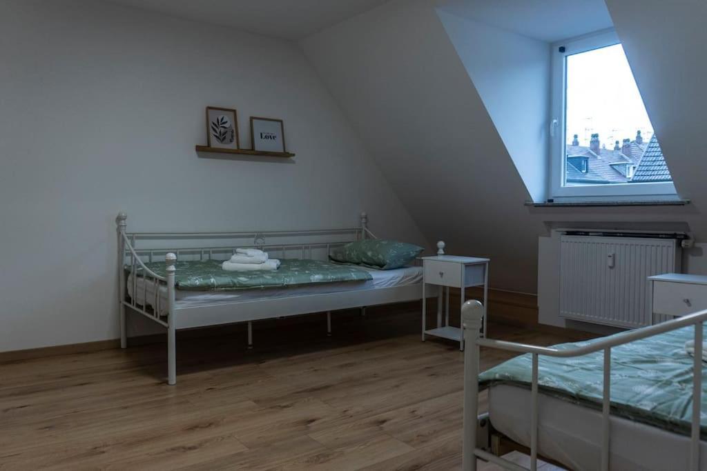 Moderne Ferienwohnung In Gelsenkirchen-Schalke Fuer 1 Bis 7 Personen Mit Terrasse, Ideal Fuer Gruppen & Stadionbesuche المظهر الخارجي الصورة