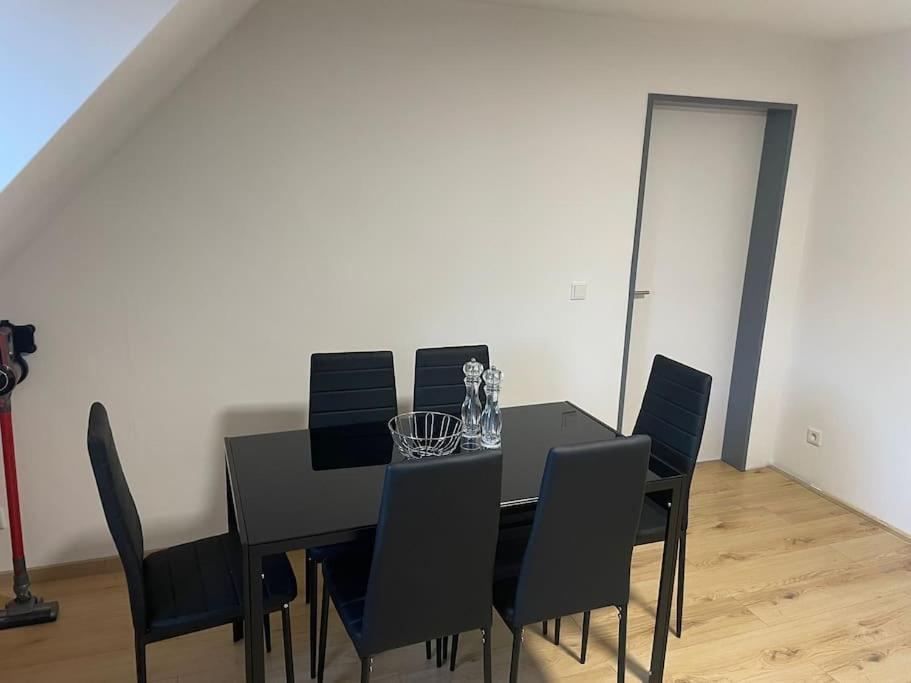 Moderne Ferienwohnung In Gelsenkirchen-Schalke Fuer 1 Bis 7 Personen Mit Terrasse, Ideal Fuer Gruppen & Stadionbesuche المظهر الخارجي الصورة