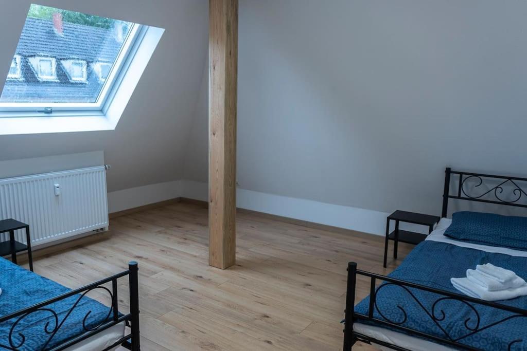 Moderne Ferienwohnung In Gelsenkirchen-Schalke Fuer 1 Bis 7 Personen Mit Terrasse, Ideal Fuer Gruppen & Stadionbesuche المظهر الخارجي الصورة