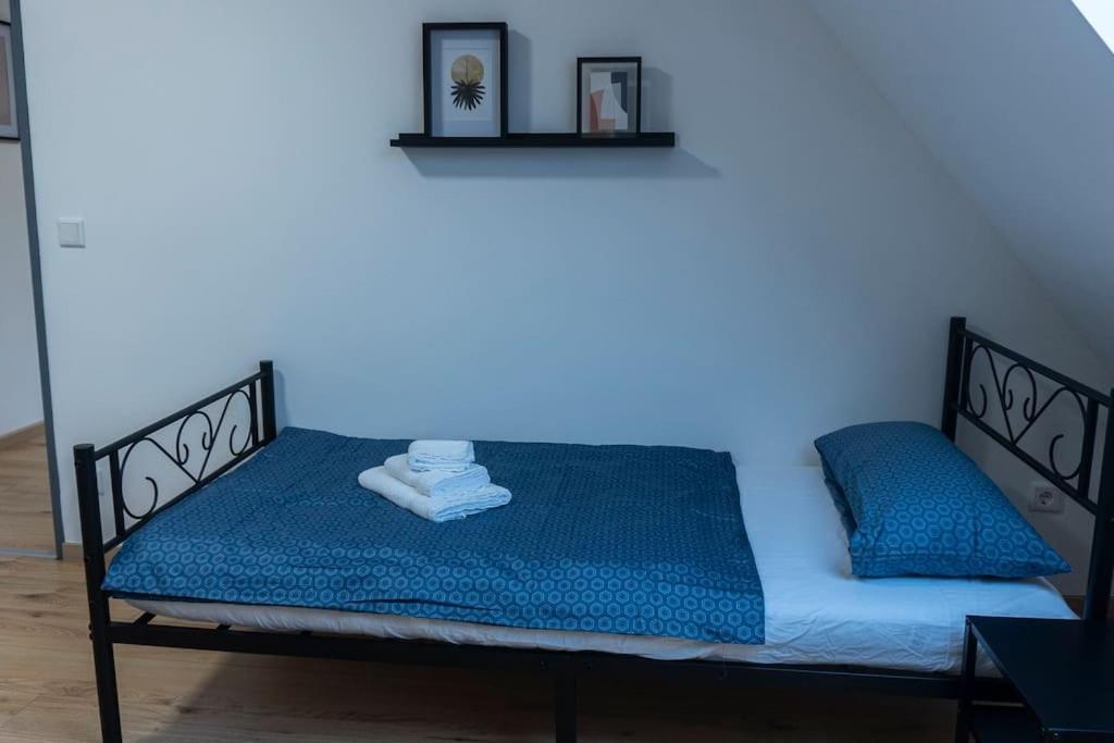 Moderne Ferienwohnung In Gelsenkirchen-Schalke Fuer 1 Bis 7 Personen Mit Terrasse, Ideal Fuer Gruppen & Stadionbesuche المظهر الخارجي الصورة