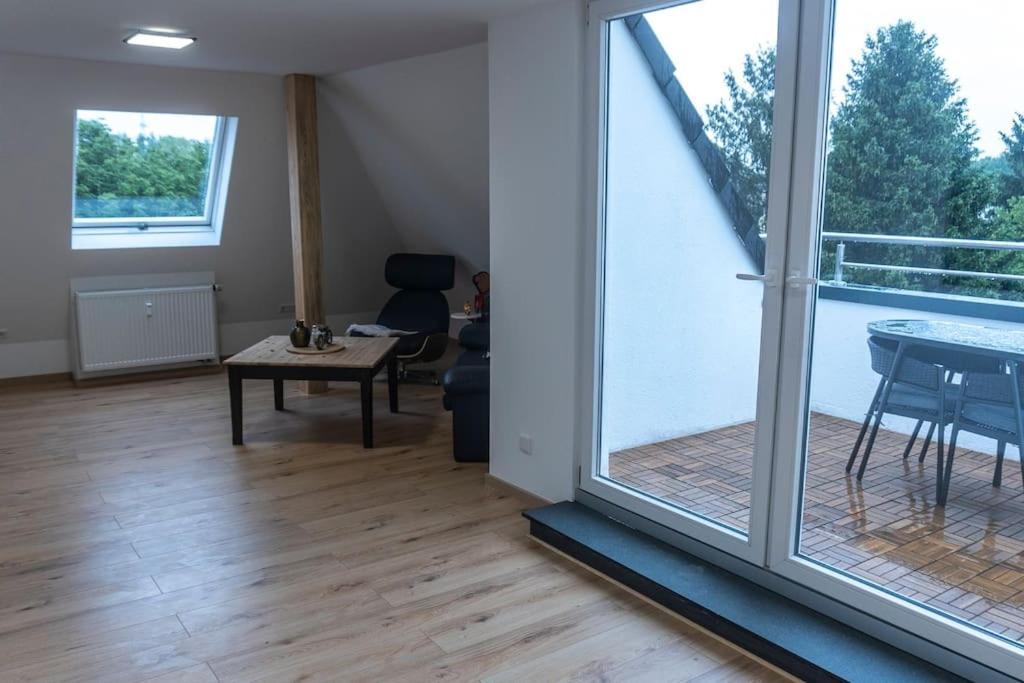 Moderne Ferienwohnung In Gelsenkirchen-Schalke Fuer 1 Bis 7 Personen Mit Terrasse, Ideal Fuer Gruppen & Stadionbesuche المظهر الخارجي الصورة