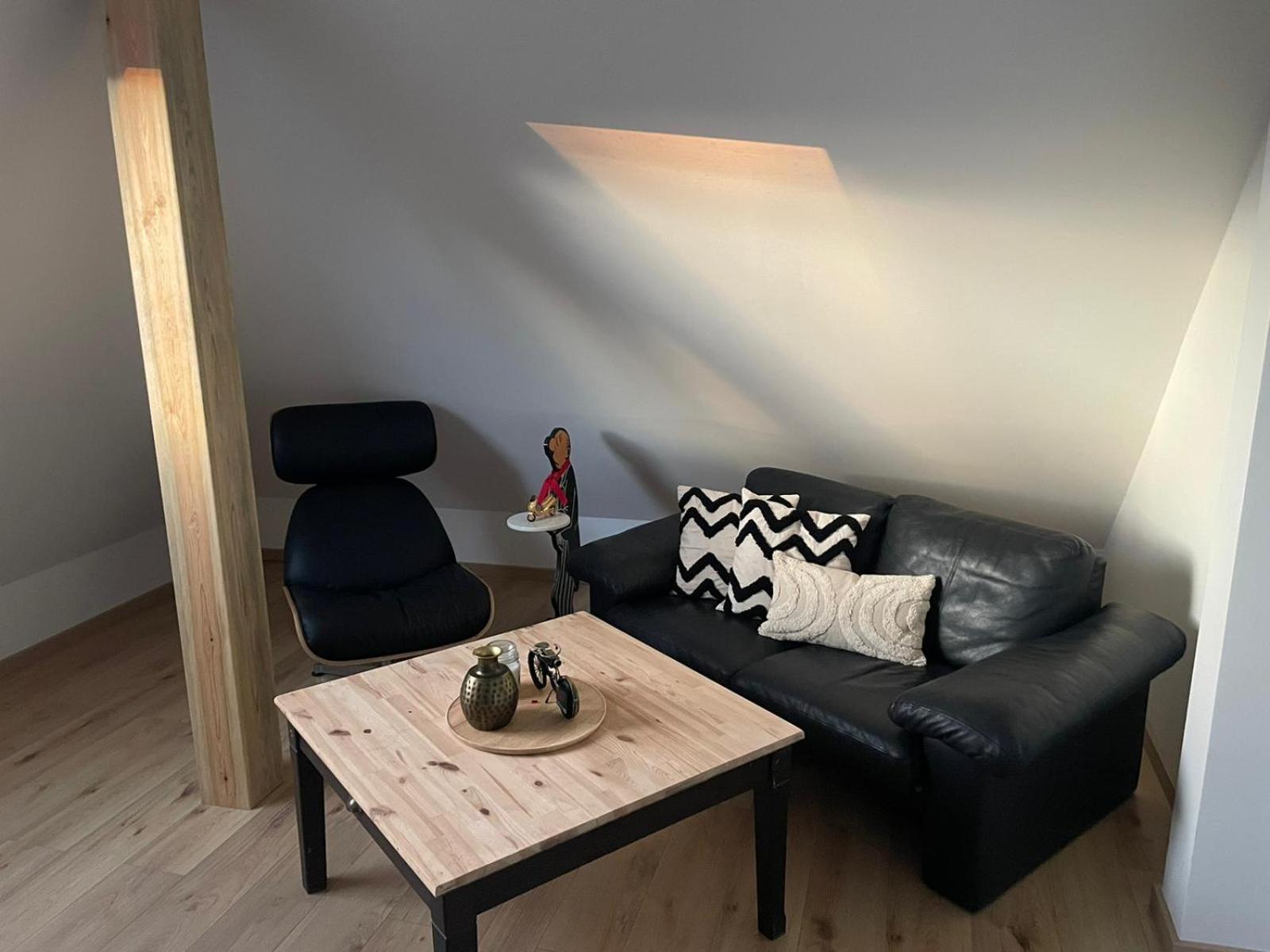 Moderne Ferienwohnung In Gelsenkirchen-Schalke Fuer 1 Bis 7 Personen Mit Terrasse, Ideal Fuer Gruppen & Stadionbesuche المظهر الخارجي الصورة