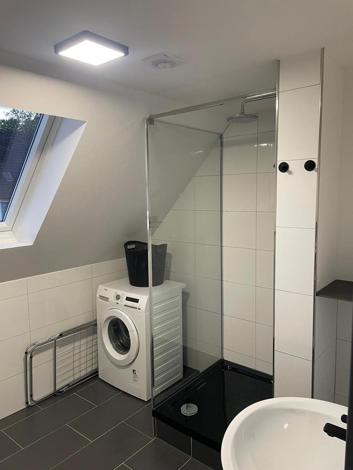 Moderne Ferienwohnung In Gelsenkirchen-Schalke Fuer 1 Bis 7 Personen Mit Terrasse, Ideal Fuer Gruppen & Stadionbesuche المظهر الخارجي الصورة