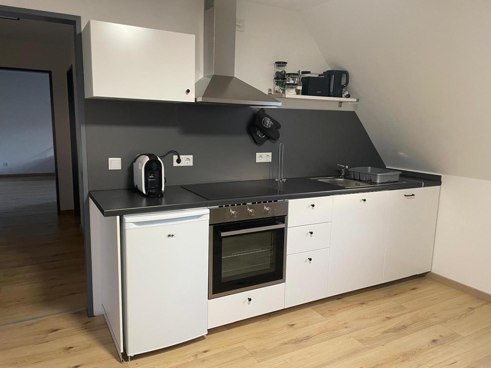 Moderne Ferienwohnung In Gelsenkirchen-Schalke Fuer 1 Bis 7 Personen Mit Terrasse, Ideal Fuer Gruppen & Stadionbesuche المظهر الخارجي الصورة