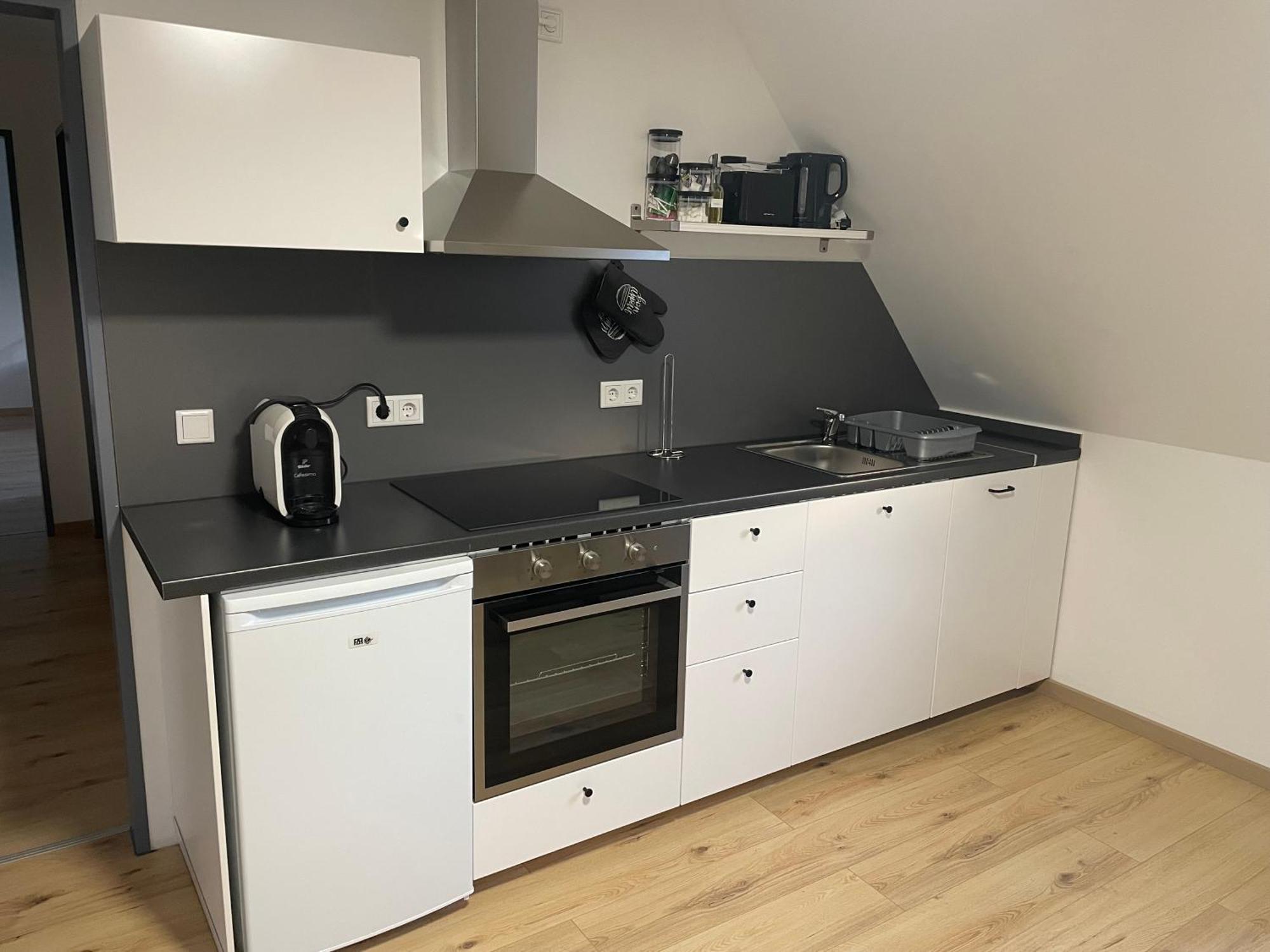 Moderne Ferienwohnung In Gelsenkirchen-Schalke Fuer 1 Bis 7 Personen Mit Terrasse, Ideal Fuer Gruppen & Stadionbesuche المظهر الخارجي الصورة