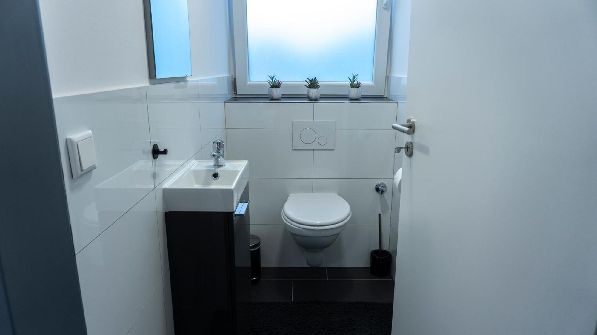 Moderne Ferienwohnung In Gelsenkirchen-Schalke Fuer 1 Bis 7 Personen Mit Terrasse, Ideal Fuer Gruppen & Stadionbesuche المظهر الخارجي الصورة
